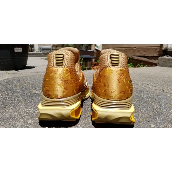 WMNS Nike Shox Gravity Metallic Gold - Picture 3 of 6